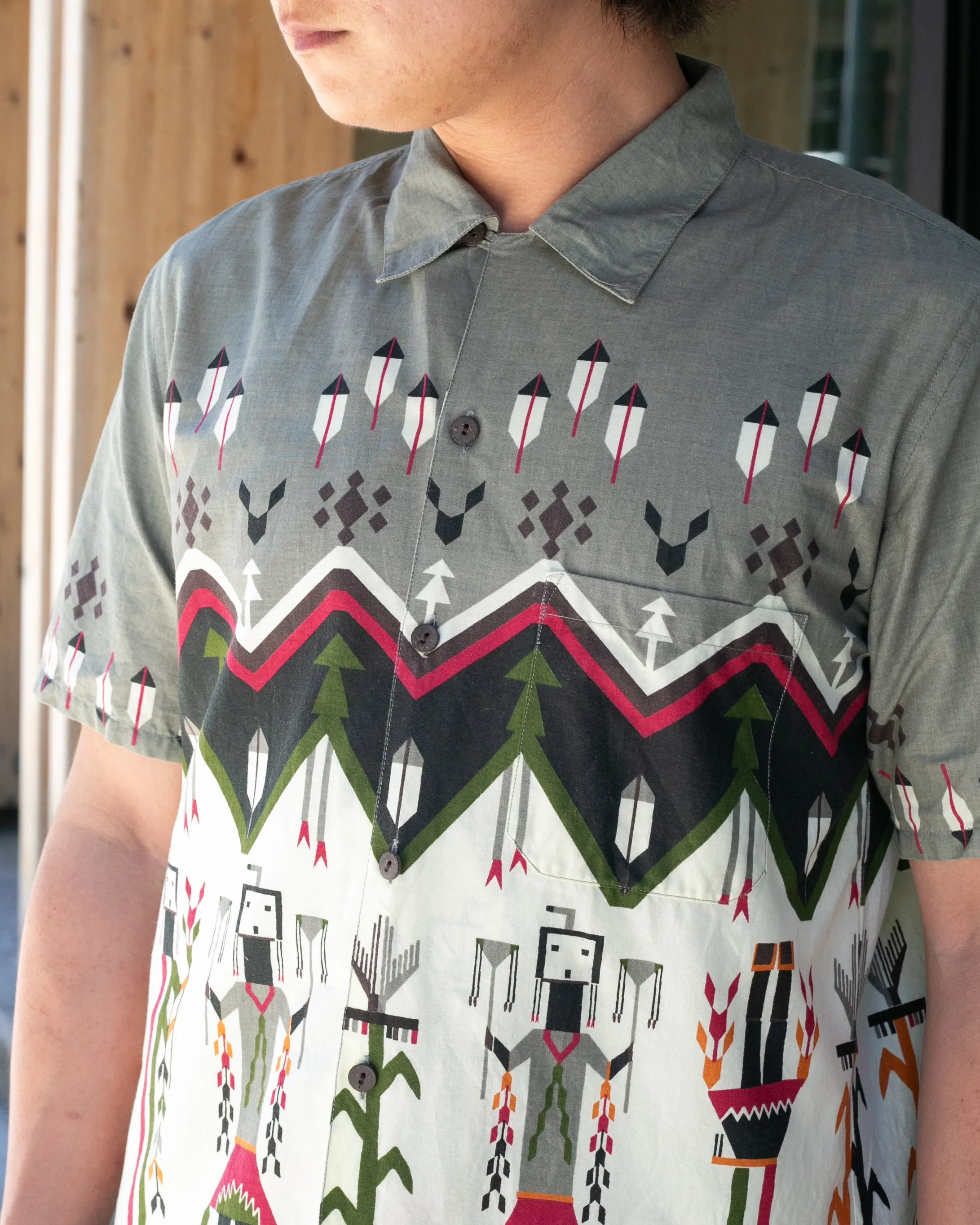 Japanese Repro, Short Sleeve Aloha Shirt, Tela Brand, Grey with Green and Red Ceremonial Scenery