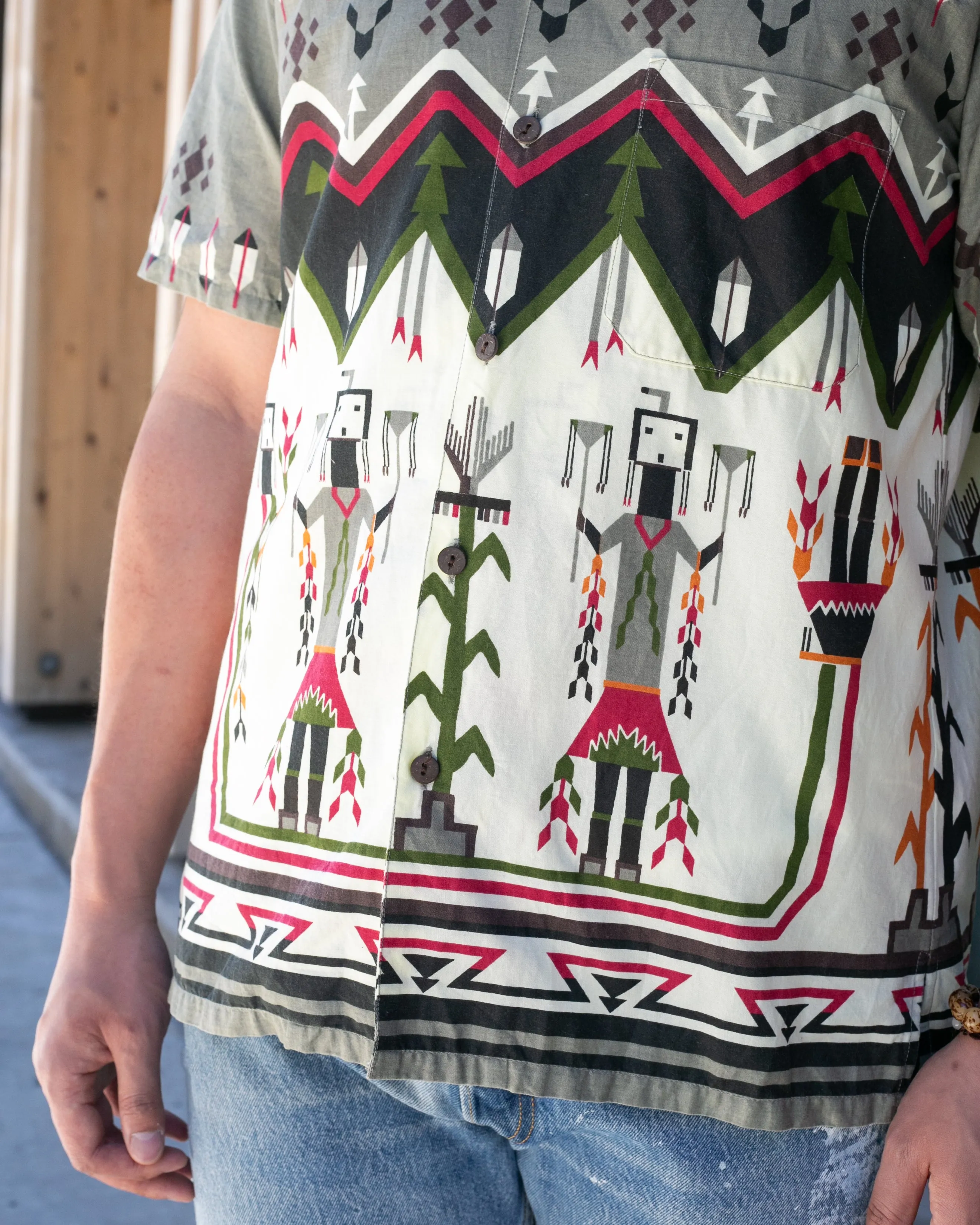 Japanese Repro, Short Sleeve Aloha Shirt, Tela Brand, Grey with Green and Red Ceremonial Scenery